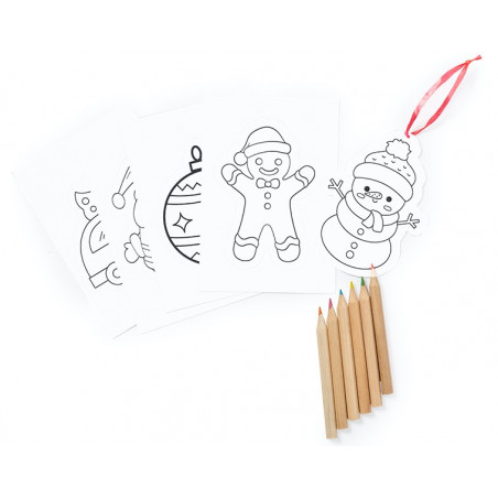 Décorations de Noël à colorier avec des crayons de couleur avec un autocollant personnalisable de Noël pour les détails