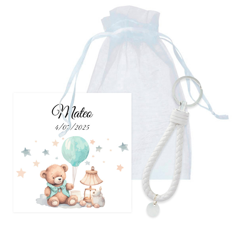 Porte-clés tressé avec carte personnalisée dans un sac en organza pour les cadeaux de baptême
