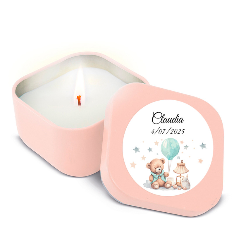 Bougie parfumée dans une boîte en métal avec couvercle et autocollant personnalisé pour les baptêmes