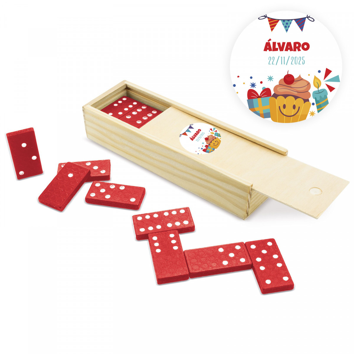 Domino de pièces rouges dans un étui en bois personnalisé avec un autocollant d'anniversaire