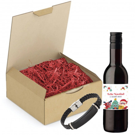 Vin rouge avec étiquette personnalisée de Noël et bracelet en acier présenté dans une boîte pour les détails.