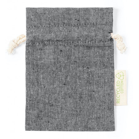 Porte-clés argenté avec charm de communion dans un étui de présentation et un sac noir en coton avec une carte pour la