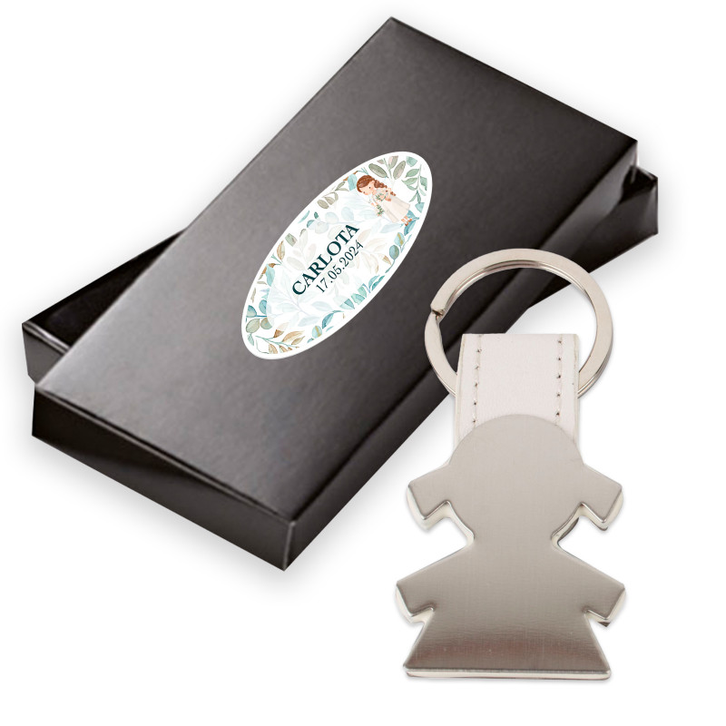 Porte-clé en métal en forme de fille présenté dans une boîte avec un autocollant personnalisable pour la communion fille