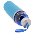 Bouteille bleue en verre avec étiquette personnalisée avec autocollant de communion pour garçon