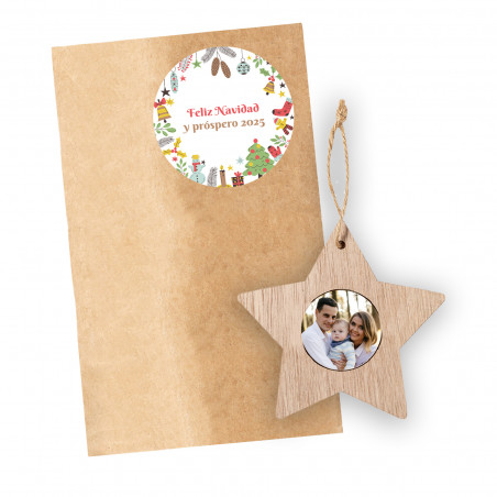 Ornement de Noël avec photo en forme d'étoile en bois dans une enveloppe kraft avec autocollant personnalisé