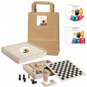 Set de jeux de société dans une boîte en bois personnalisée avec autocollant des Rois Mages et sac kraft détail de Noël