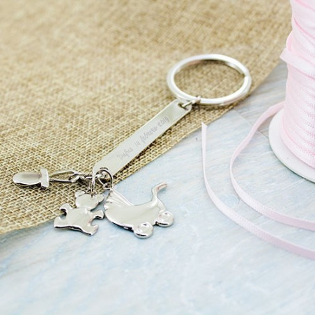 Porte-clé de baptême avec charms dans un sac en tissu avec autocollant personnalisé de baptême avec éléphant
