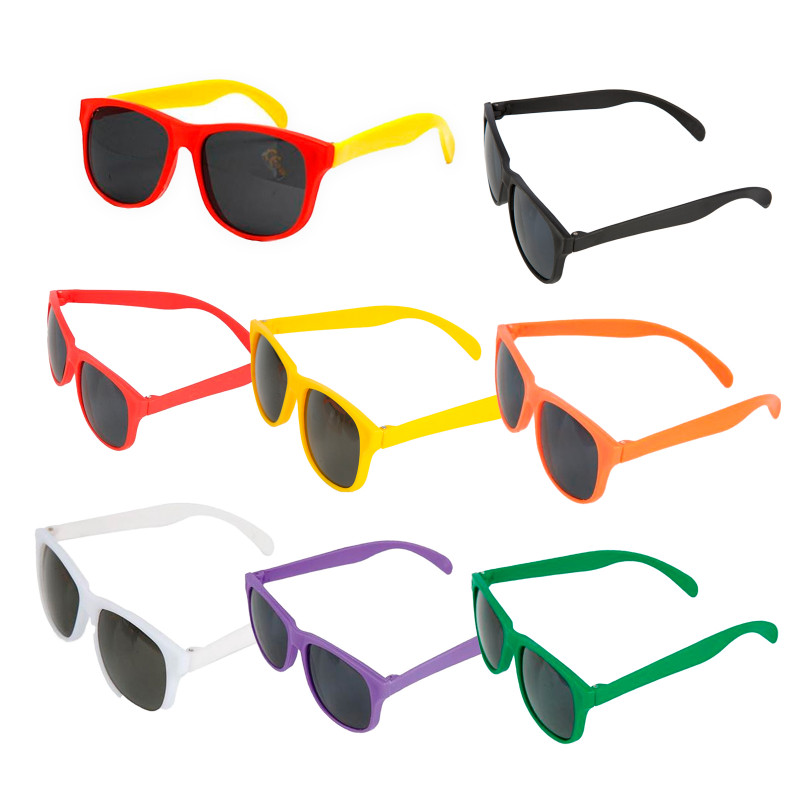 Lunettes de soleil avec monture de diverses couleurs à offrir