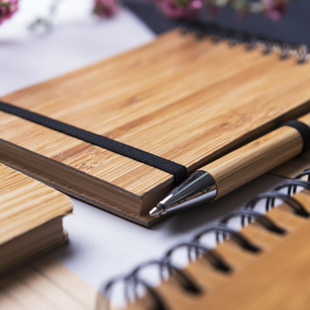 Carnet de poche avec spirale et stylo assorti