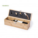 Tire-bouchon, coupe-capsule, bouchon, doseur et récupérateur de gouttes dans une boîte en bois pour bouteille de vin