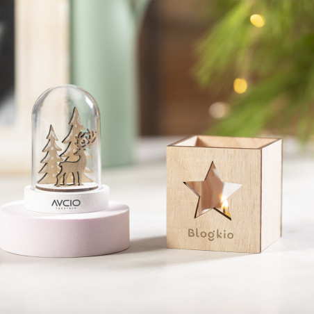 Bougie parfumée dans un pot en verre présentée dans une boîte en bois spéciale Noël