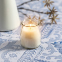 Bougie parfumée dans un pot en verre avec des odeurs et des couleurs variées