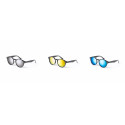 Lunettes de soleil écologiques avec une monture moderne et des verres colorés