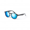 Lunettes de soleil écologiques avec une monture moderne et des verres colorés
