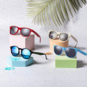 Lunettes de soleil écologiques avec une monture moderne et des verres colorés