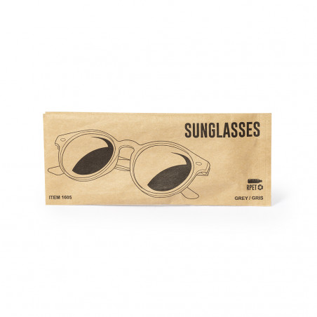 Lunettes de soleil écologiques avec une monture moderne et des verres colorés