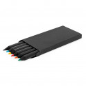Ensemble de crayons dans une boîte avec des finitions noires pour un détail enfantin