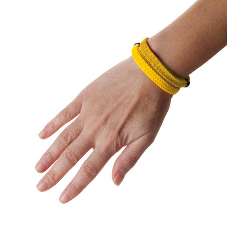 Bracelets en fil ajustables de couleurs variées