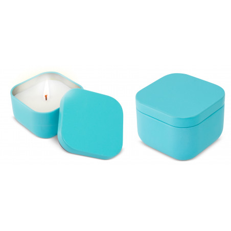 Bougie parfumée dans une boîte métallique bleue avec un autocollant personnalisé pour les baptêmes