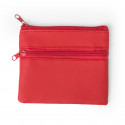 Porte-monnaie rouge avec carte personnalisée dans un sac en organza pour les mariages