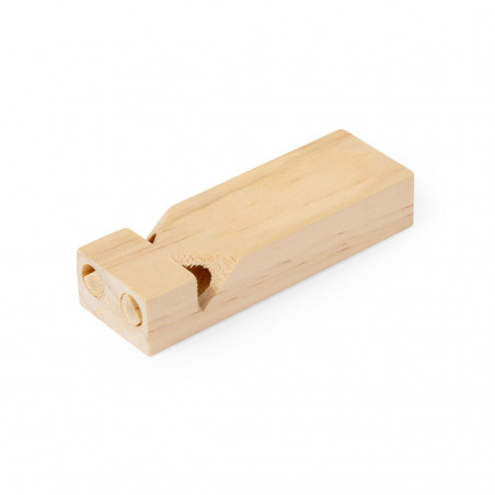 Sifflet double en bois avec adhésif d'anniversaire présenté dans une enveloppe en kraft rouge