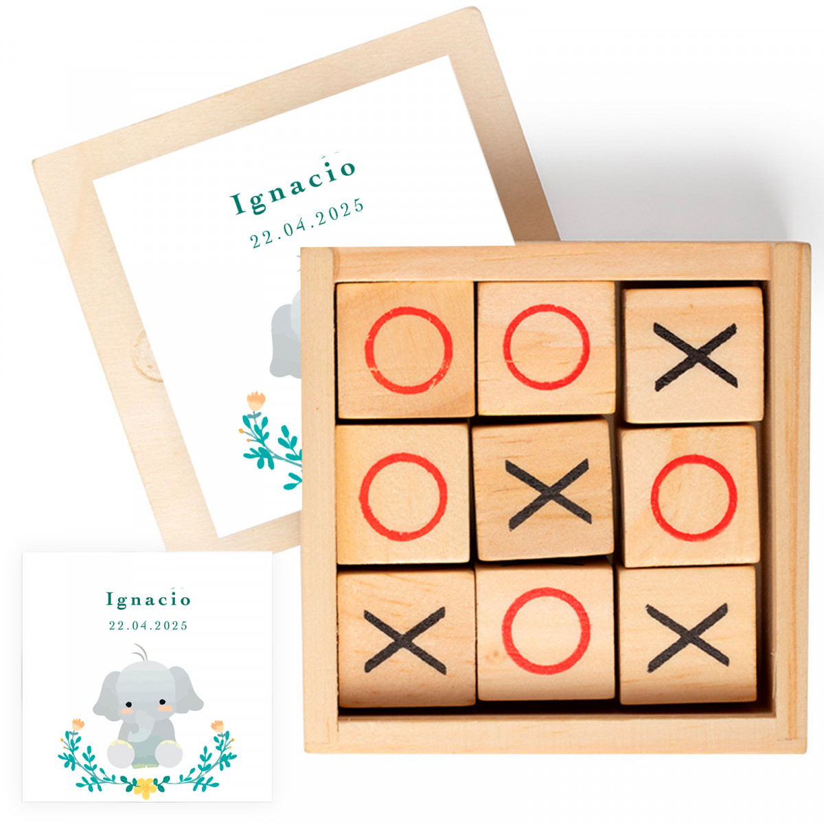 Trois en ligne dans une boîte en bois avec autocollant 5x5 cm design éléphant pour les détails de baptême