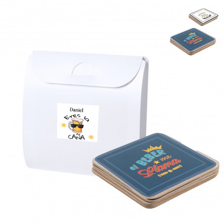 Sous-verres en liège avec phrase dans une boîte blanche avec adhésif personnalisé