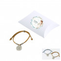 Bracelet avec médaillon dans une boîte avec autocollant pour fille pour la communion