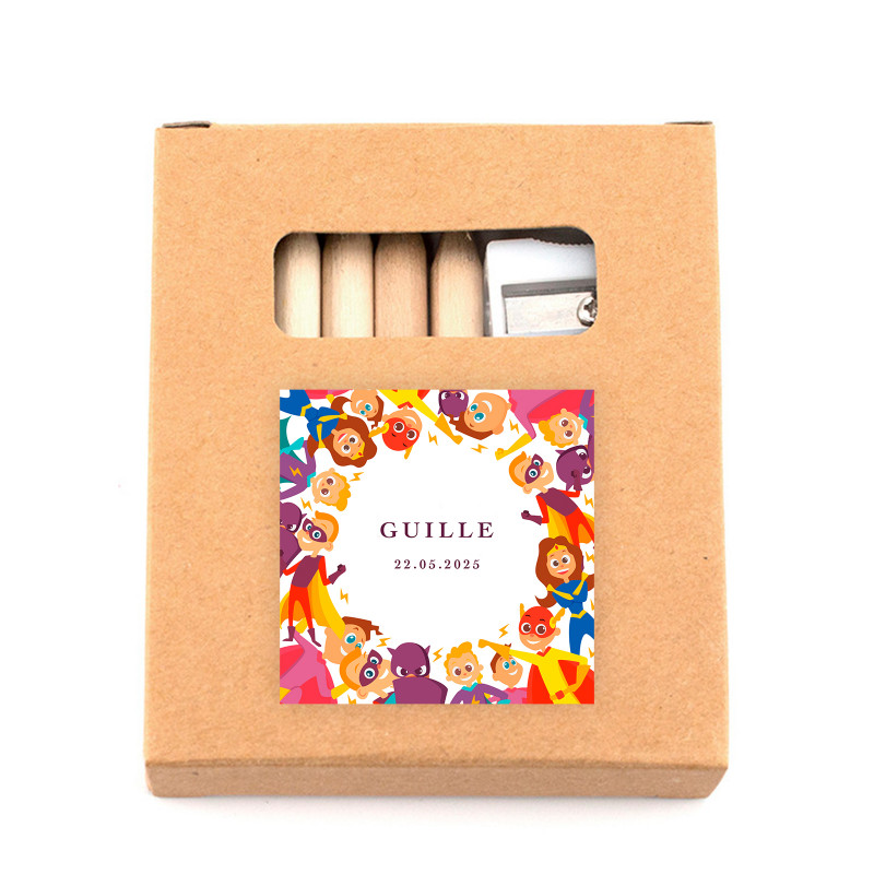 Trousse avec crayons de couleur et feuilles à colorier avec autocollant super-héros pour les détails