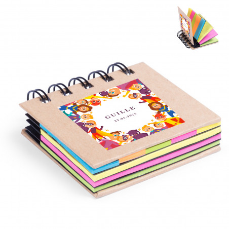 Carnet avec des post-it adhésifs de couleurs avec des super-héros
