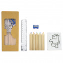 Cahier et crayons de couleur dans une trousse avec autocollant romantique de mariés pour les détails de mariage