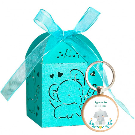 Porte-clés en bois avec autocollant design éléphant présenté dans une élégante boîte pour les détails de baptême