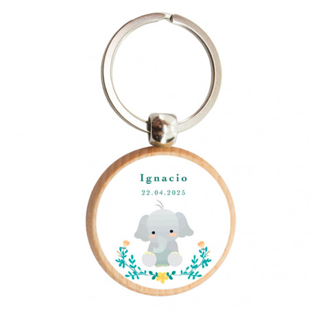 Porte-clés en bois avec autocollant design éléphant présenté dans une élégante boîte pour les détails de baptême
