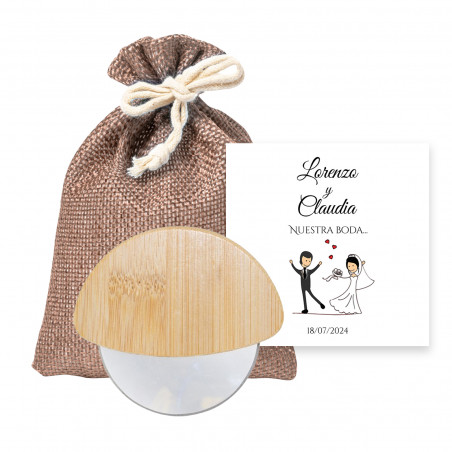 Couteau à pizza en bambou dans un sac en tissu et carte personnalisable pour les mariages