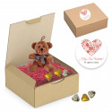 Ours en peluche à suspendre et chocolats en forme de cœur dans une boîte avec des copeaux personnalisés pour la Saint-Valentin