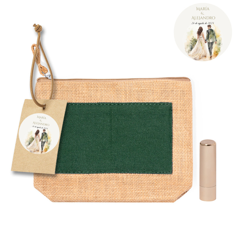 Nécessaire en jute avec détail vert personnalisé avec étiquette de mariés et baume à lèvres pour cadeau de mariage