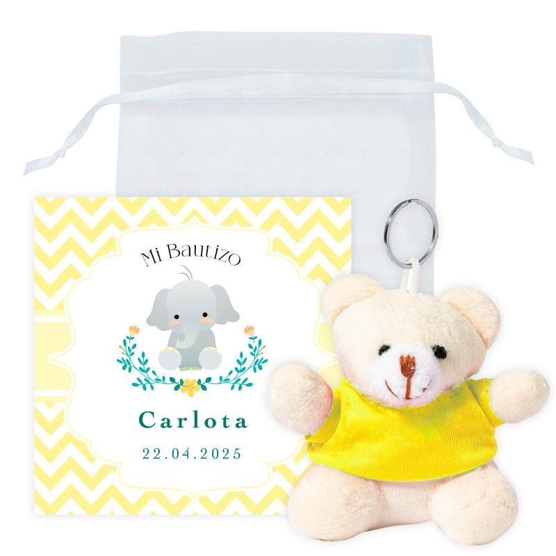 Porte-clés ours avec carte de remerciement dans une pochette en organza blanc pour les détails du baptême