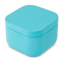 Bougie dans une boîte métallique turquoise avec carte personnalisée dans un sac en organza blanc pour un souvenir de baptême