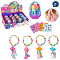 Bracelet avec poney et autocollants et bulleur dans un sac en organza violet avec un autocollant personnalisé pour un cadeau