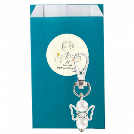 Porte-clés ange gardien avec adhésif première communion garçon dans enveloppe kraft bleu pour détails