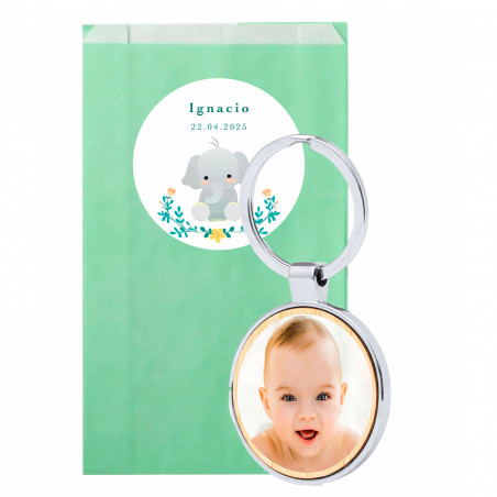 Porte-clés avec photo personnalisée dans une enveloppe avec autocollant éléphant pour les détails de baptême