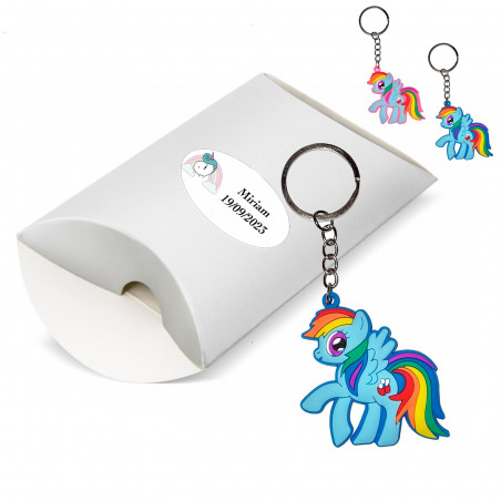 Porte-clés licorne dans une boîte rose avec autocollant licorne personnalisé pour les détails