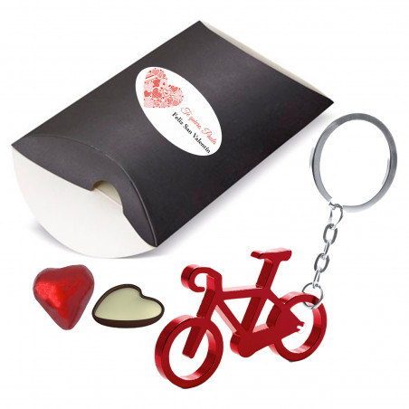 Porte-clés vélo rouge et bonbon en chocolat dans une boîte rouge personnalisée pour un détail de mariage ou de Saint-Valentin