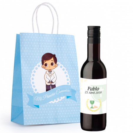 Vin rouge personnalisé dans un sachet pour les détails de la première communion du garçon
