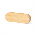 Ouvre-bouchon et tire-bouchon en bois et aimant dans un sac en tissu bleu et personnalisé avec autocollant communion garçon