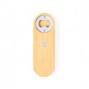 Ouvre-bouchon et tire-bouchon en bois et aimant dans un sac en tissu bleu et personnalisé avec autocollant communion garçon