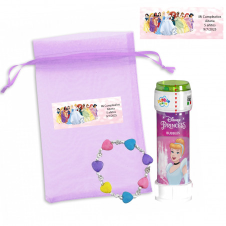 Bracelet avec des perles en forme de cœurs et un souffleur de princesses dans un sac lilas personnalisé pour des événements
