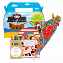 Cornet de bonbons avec livre à colorier et boîte de crayons personnalisée dans une boîte pirate pour les détails