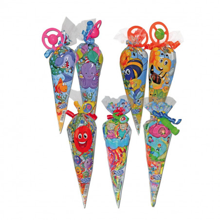Cornet de bonbons avec livre à colorier et boîte de crayons personnalisée dans une boîte pirate pour les détails