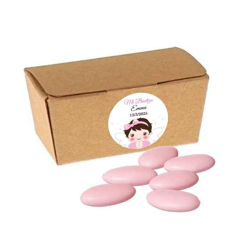 Pétoncles roses en chocolat dans une boîte en carton kraft avec un autocollant personnalisable pour le baptême d'une fille